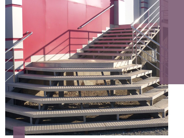 Лестницы для магазина в Алексеевке — изготовление и монтаж