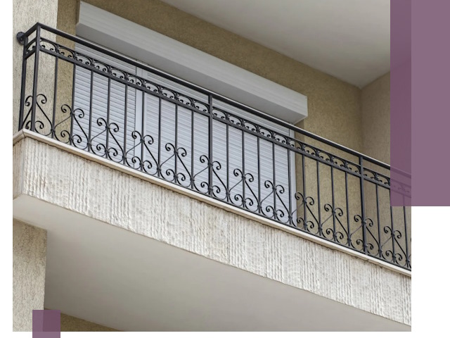 Балконные ограждения из металла и стекла в Алексеевке для домов